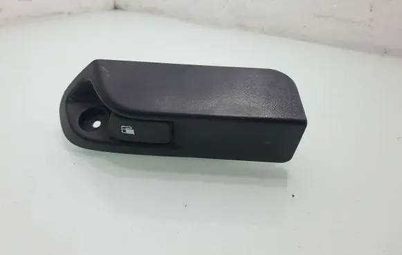 Toyota Auris 150 Fuel tank opening switch 