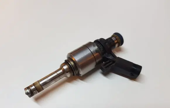 Volkswagen PASSAT CC Fuel injector 06H906036G