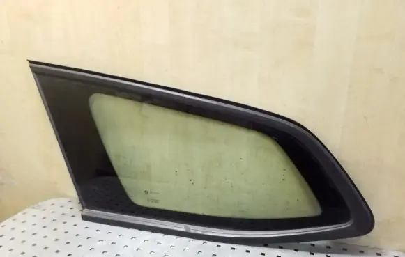Peugeot 308 Rear side window 9805551280