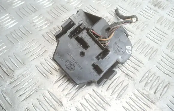Volkswagen PASSAT B3 Tail light bulb cover holder 357945258