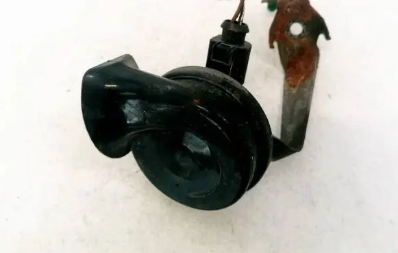 Volkswagen Touareg I Horn signal E1000209