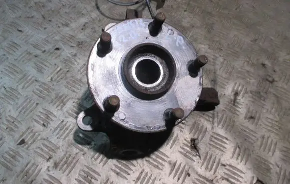 Toyota Avensis T250 Front wheel hub
