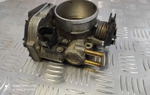 Volkswagen PASSAT B3 Throttle valve 021133064