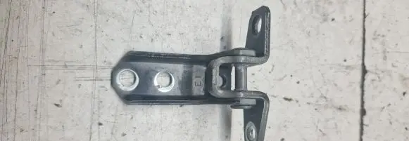 Mitsubishi Outlander Front door lower hinge A046834
