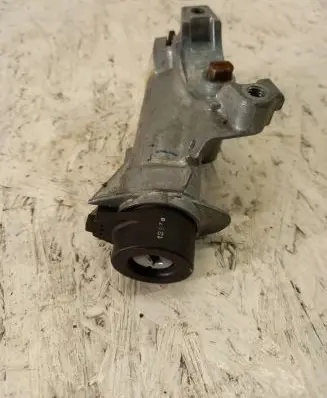 Volkswagen PASSAT B5 Ignition lock 4D0905851E