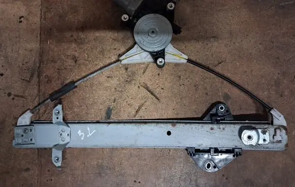Subaru Forester SJ Rear window lifting mechanism without motor 