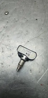 Mercedes-Benz E W212 Tire pressure sensor A0009050030