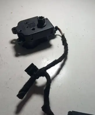 Ford C-MAX I Air flap motor/actuator 3M5H19E616AB EAD251