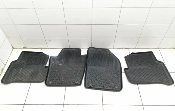 Skoda Fabia Mk3 (NJ) Car floor mat set 6v1862435 6v1862436 6v0862452