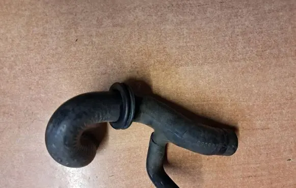 Mercedes-Benz S W126 Engine coolant pipe/hose 1265063035