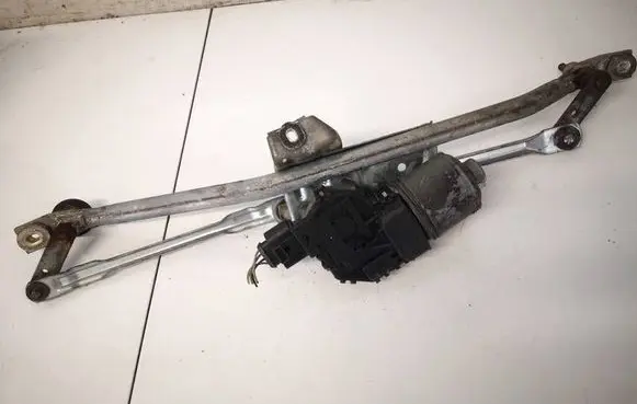 Volkswagen PASSAT B5.5 Front wiper linkage and motor 8D1955605B