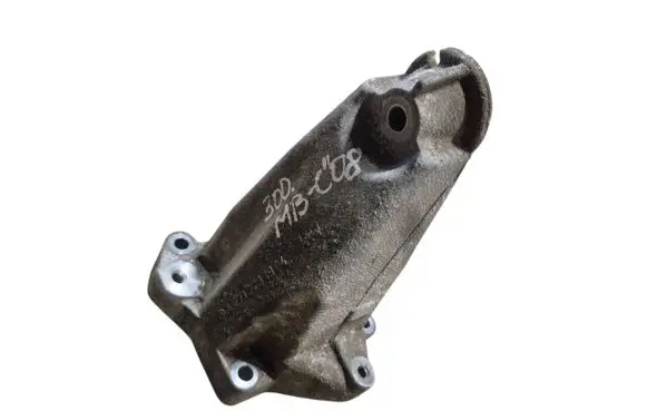 Engine mounting bracket