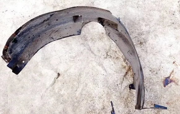 Front wheel arch liner splash guards