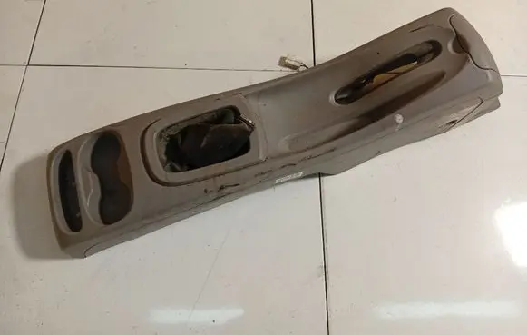 Nissan Almera Tino Center console 