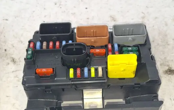 Peugeot 308 BSM Control unit 9667199780
