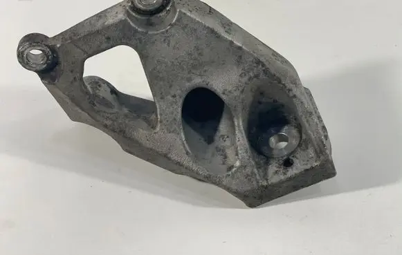 Cadillac SRX Engine mounting bracket 10360747
