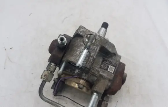 Nissan X-Trail T30 Fuel injection high pressure pump 16700ES60D 2940000472 11KAW4