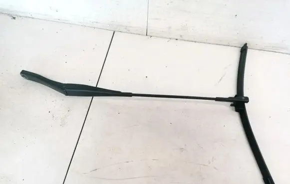 Opel Astra H Front wiper blade arm 13111220LH