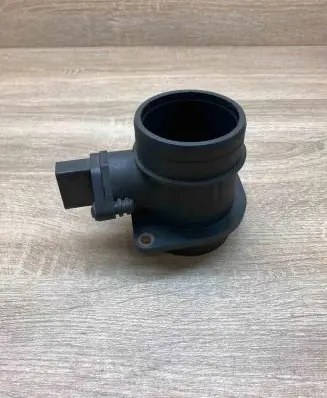 Volkswagen Golf IV Mass air flow meter 06A906461 0280217121 Used