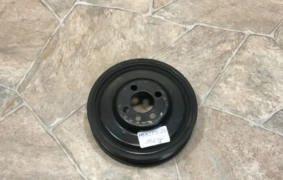Volkswagen PASSAT B7 Crankshaft pulley 038105243M