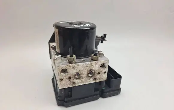 Volvo XC70 ABS Pump P30681619