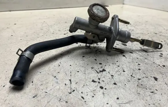 Nissan X-Trail T30 Clutch slave cylinder 
