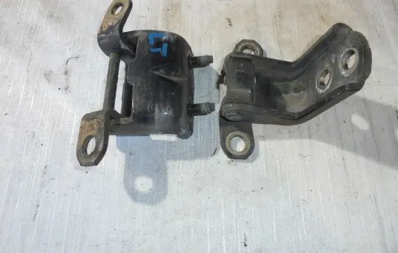 Nissan Navara D40 Rear door hinge set 