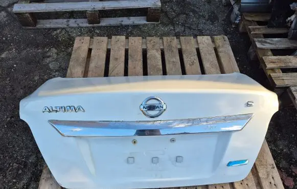 Nissan Altima Tailgate/trunk/boot lid