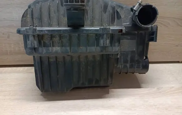 Air filter box