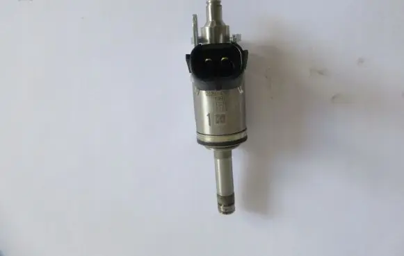 Toyota Auris E180 Fuel injector 2325047070