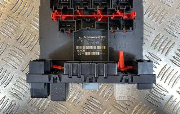 Audi A3 S3 8P Comfort/convenience module 8P0907279A H30S0501 F005V00219
