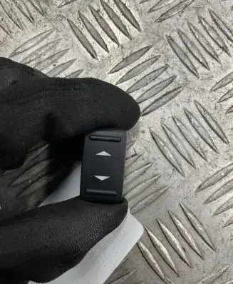 Ford Kuga I Electric window control switch