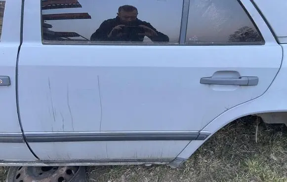 Mercedes-Benz E W124 Rear door 