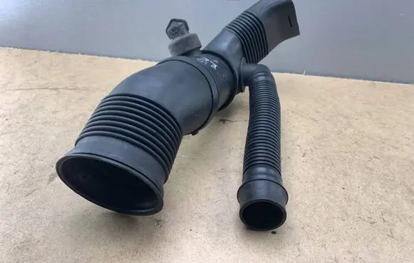 BMW 5 E39 Intercooler hose/pipe 2247909 13712247909