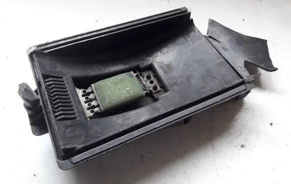 Volkswagen Golf IV Heater blower fan relay 