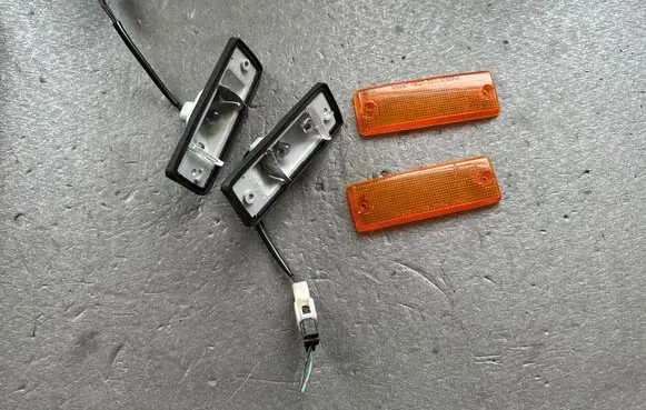 Mitsubishi Pajero Front indicator light MB283707 MB283708
