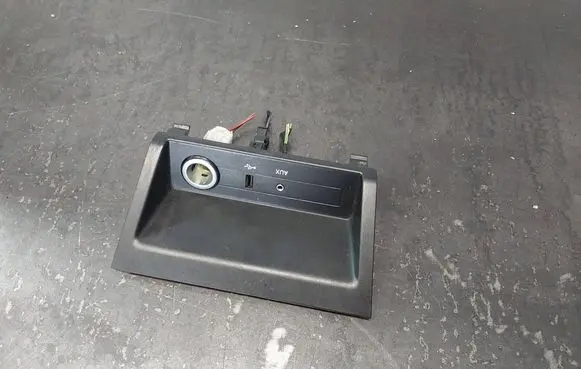 Skoda Fabia Mk3 (NJ) USB socket connector 6V0857367A 5Q0035726C