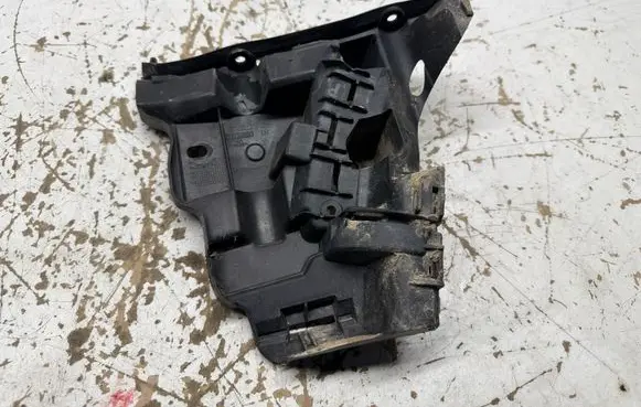Volvo XC70 Front bumper mounting bracket 31214960