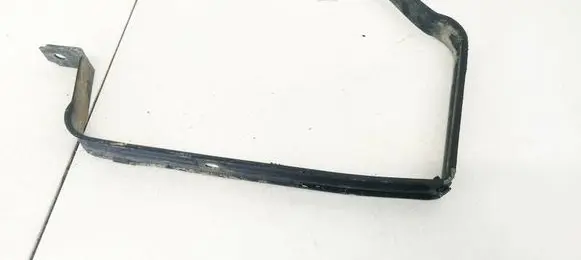 Fuel tank mounting bracket
