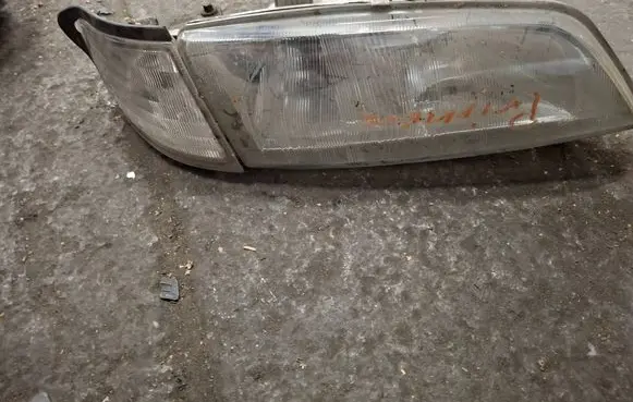 Nissan Primera Headlight/headlamp 082151172R