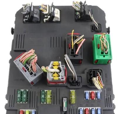 Peugeot 407 Fuse module 9662463480 S120104600N BSIS0300
