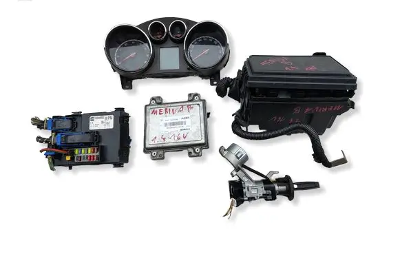 Opel Meriva B Engine control unit/module 12637556