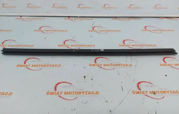 BMW 1 F20 F21 Front door glass trim molding 7240859