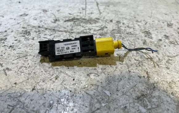 Audi A8 S8 D3 4E Airbag deployment crash/impact sensor 4B0959643E 250903 0232H039J67P