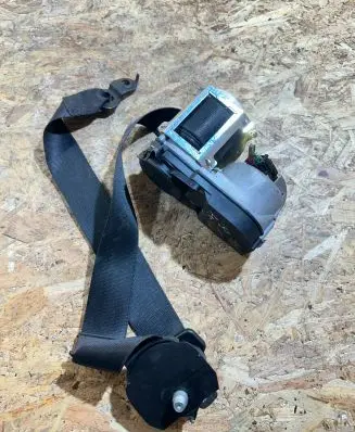 Mercedes-Benz GL X164 Front seatbelt 33033476
