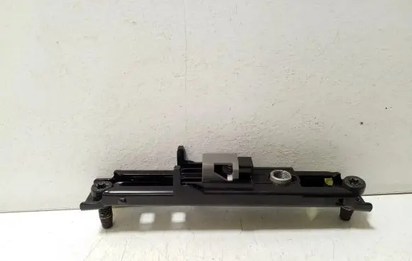 Opel Zafira C Seat belt adjustment rail 