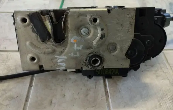 Fiat Croma Front door lock 51708421A