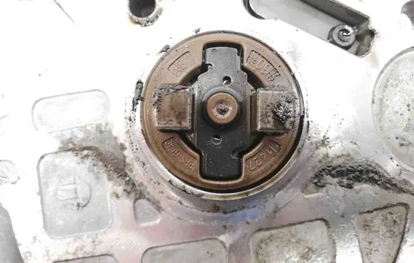 Volkswagen Tiguan Vacuum pump 03L145100