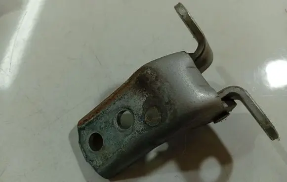 Toyota Yaris Front door upper hinge 