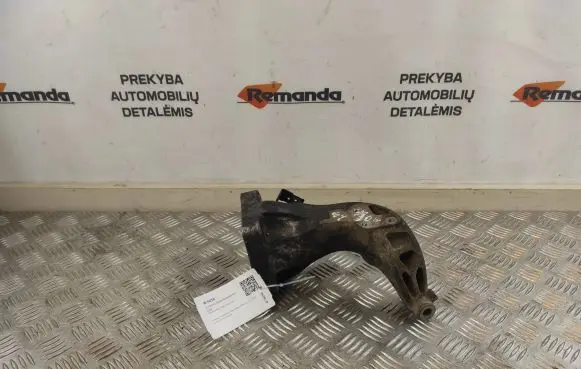 Mercedes-Benz E W211 Engine mounting bracket